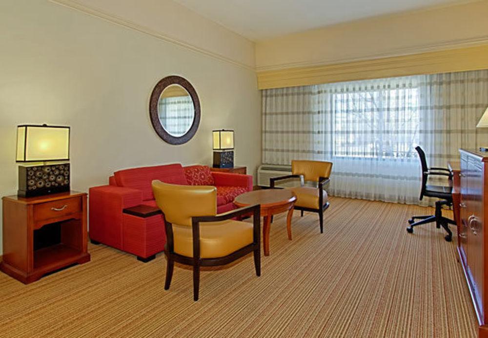 Courtyard By Marriott Springfield Hotel Екстериор снимка