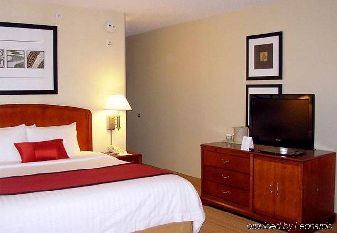 Courtyard By Marriott Springfield Hotel Стая снимка
