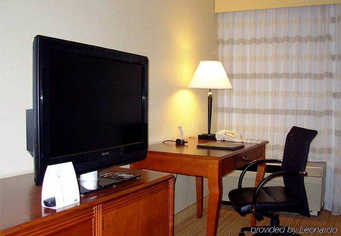 Courtyard By Marriott Springfield Hotel Стая снимка