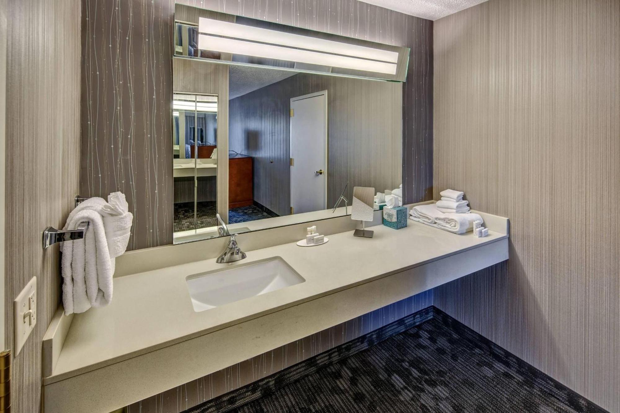 Courtyard By Marriott Springfield Hotel Екстериор снимка