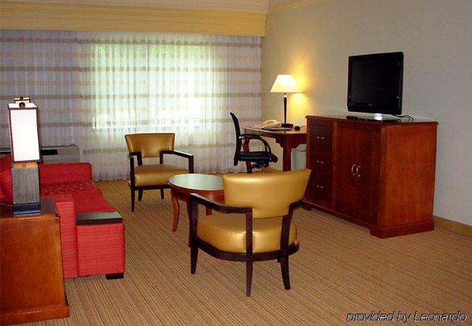 Courtyard By Marriott Springfield Hotel Стая снимка